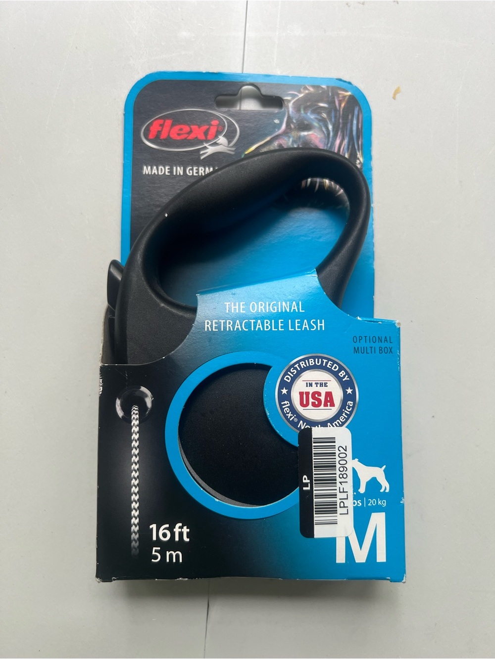 Flexi Fun Retractable 16ft Dog Leash - Black -
M - 26 to 44lbs